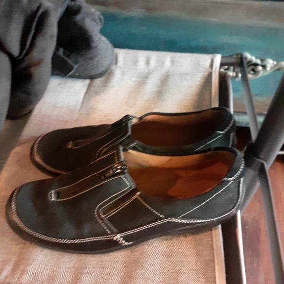 Natralizer slip on black flats with zippers. Very comfortable!!Good condition! - Picture 2 of 4